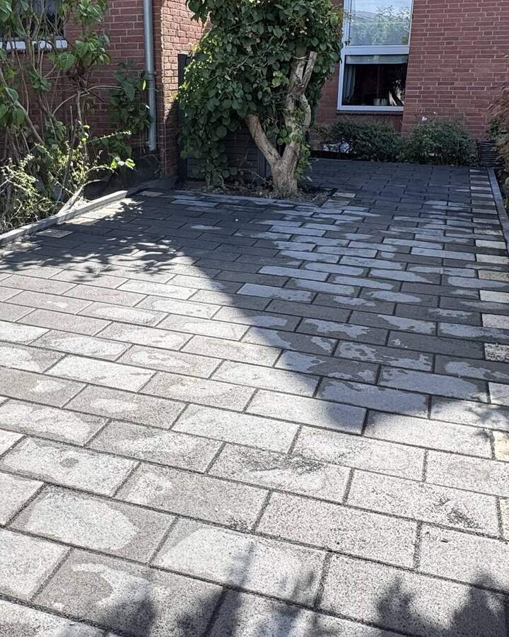Einfahrt aus Betonpflaster